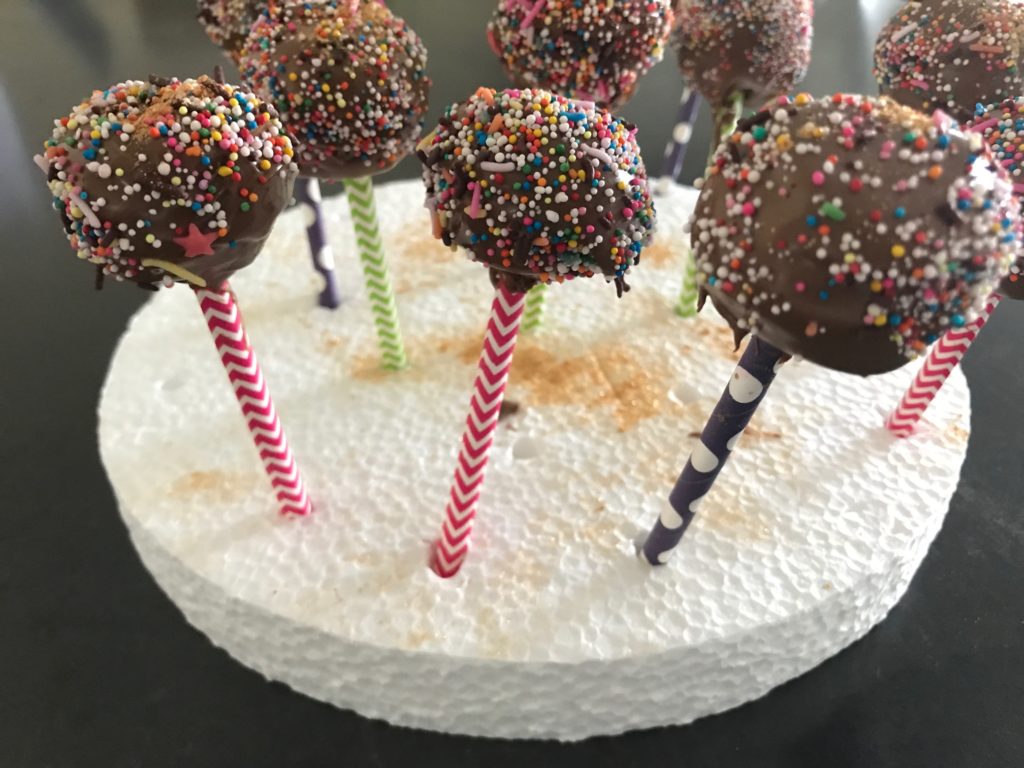 How to Make Birthday Cake Pops (with Pictures) - wikiHow
