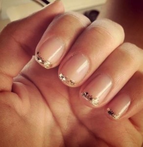 Gold-manicure-2 - via becauseiamaddicted dot net